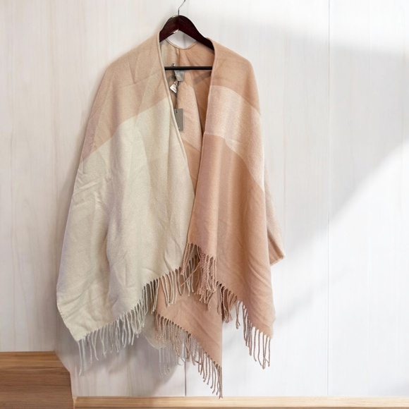 SOIA & KYO Poncho Woven Scarfigan with Fringe in Quartz One Size NWT - Picture 7 of 10